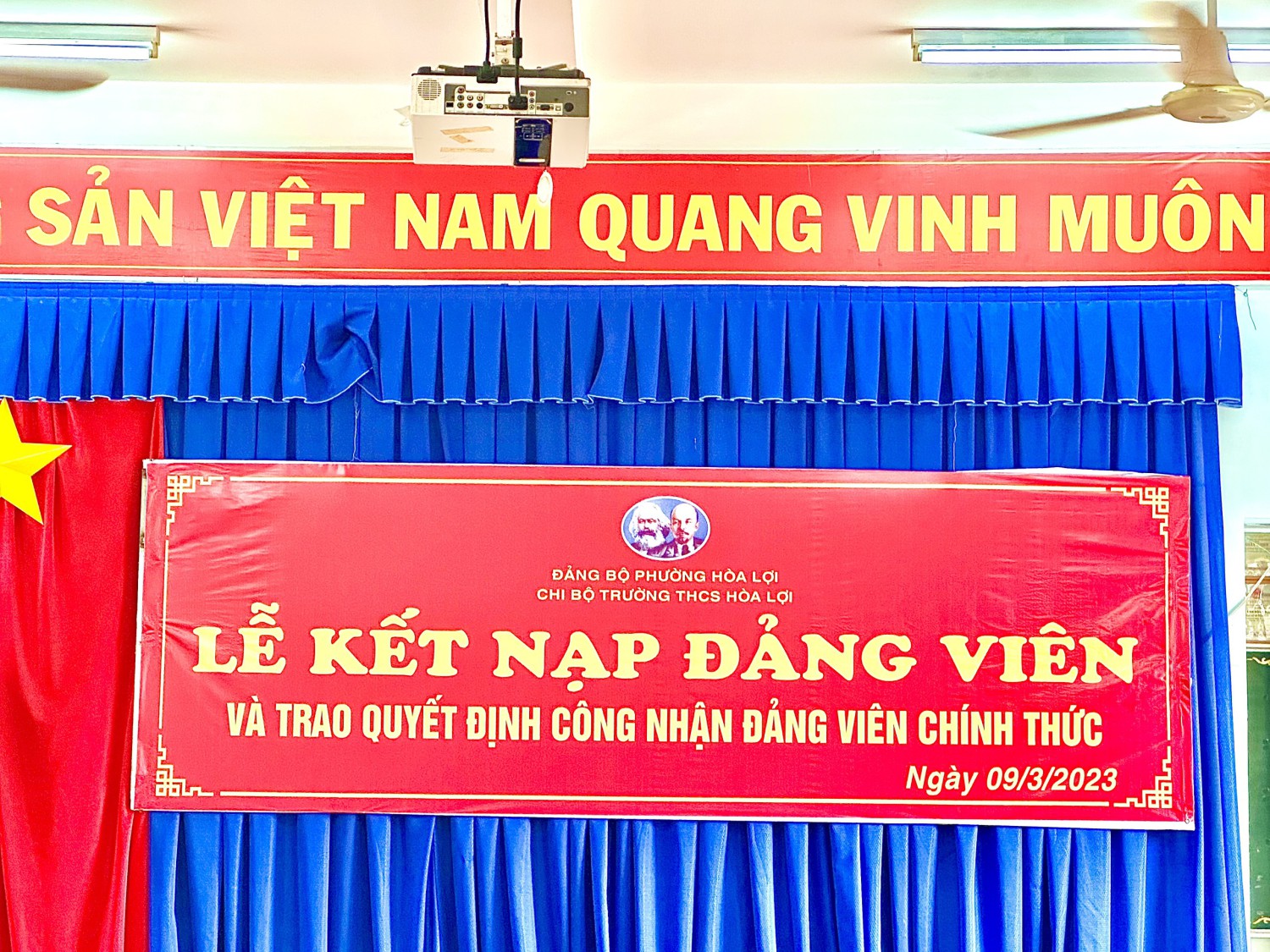 Lễ kết nạp đảng viên mới và trao quyết định công nhận đảng viên chính thức